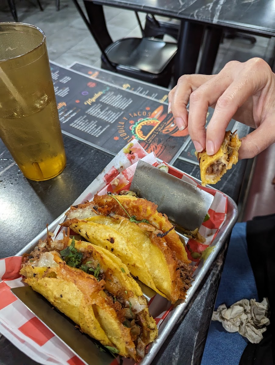Tequila Y Tacos Cantina & Taqueria - Photo 8