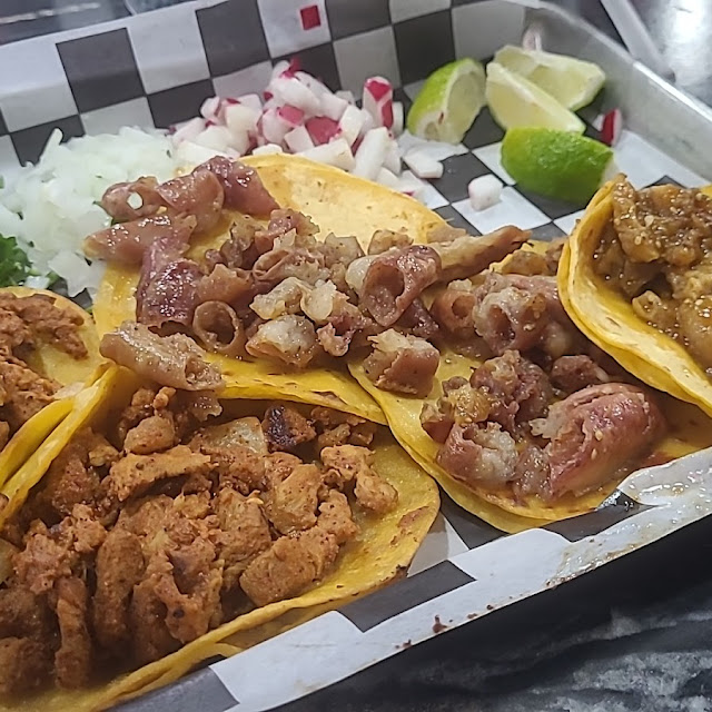 Tacos Al Pastor Y Tacos De Chicharrón