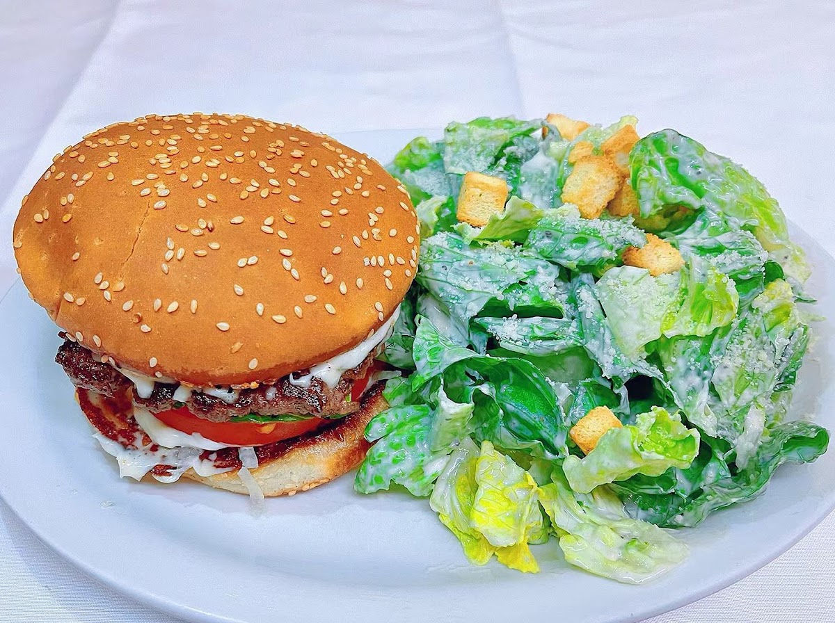 Tania's Restaurant - Photo 7