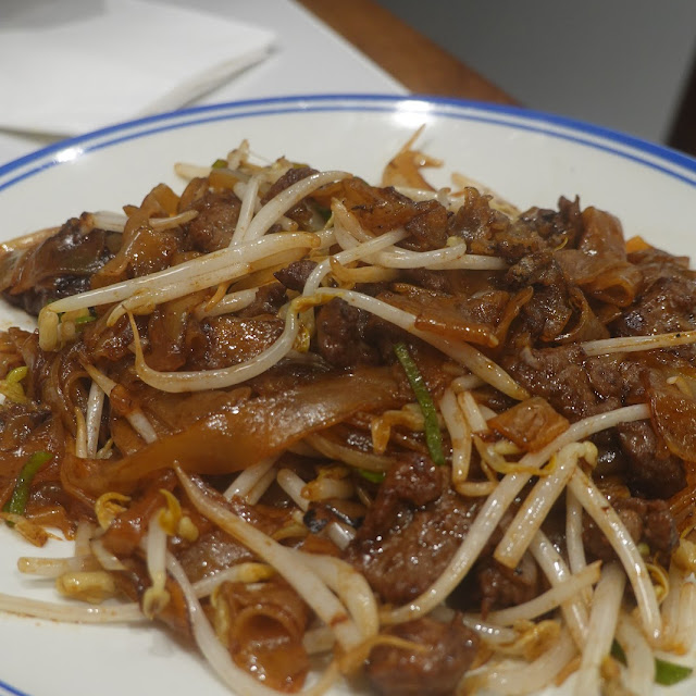 202-Fried Beef Flat Rice Noodles 炒牛河