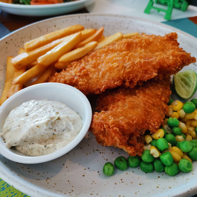 Style Fish&Chips Served with Peas