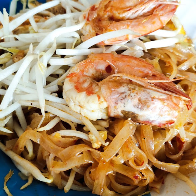 ผัดไทกุ้งสด