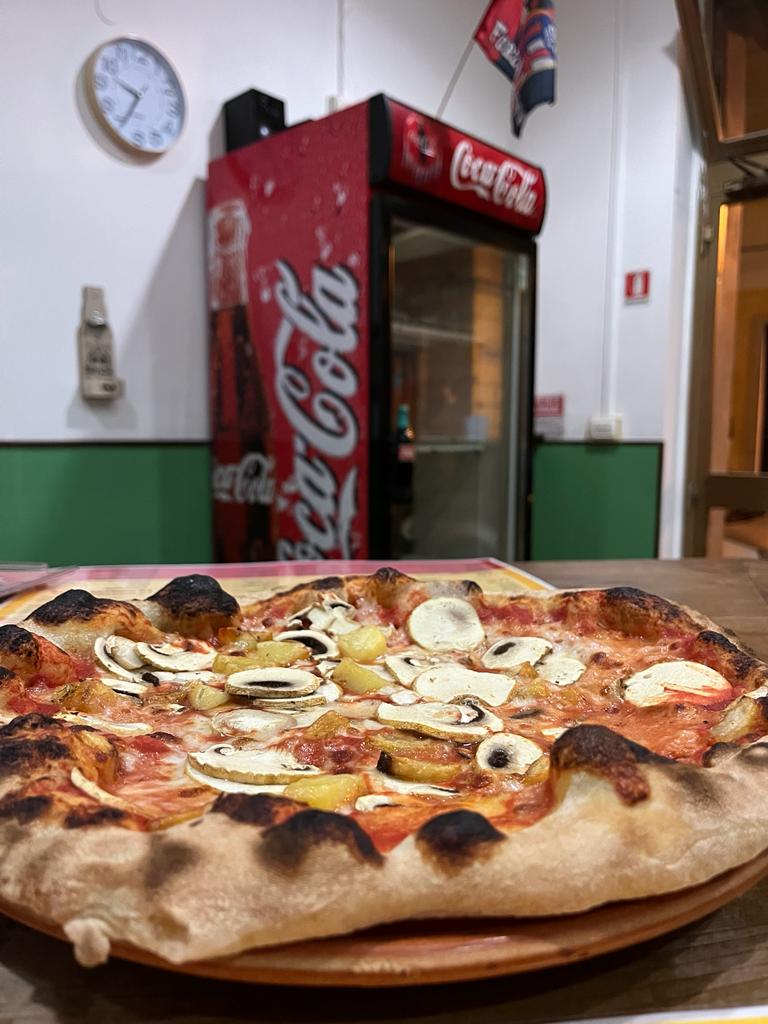 Pizzeria D'Asporto Santa Lucia - Photo 9