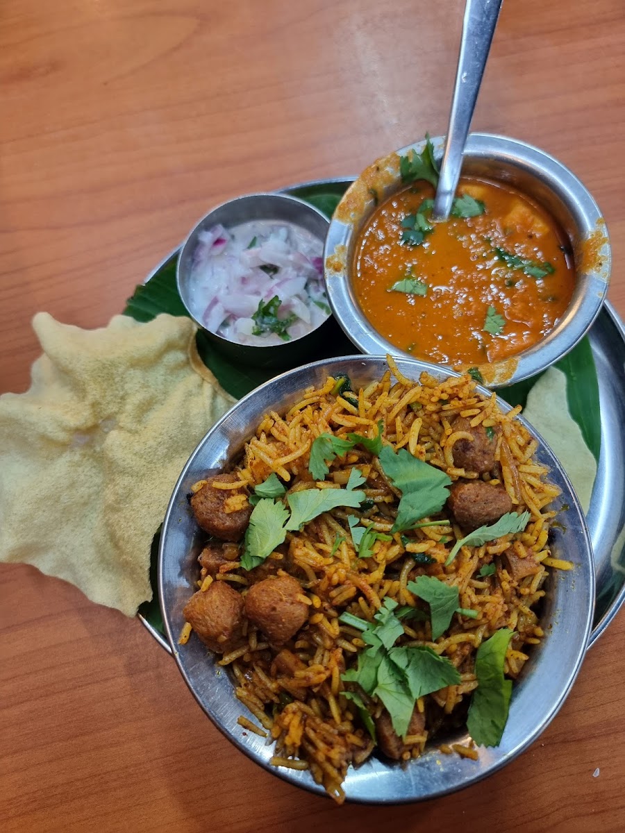 Raj Bhavan Veg. Restaurant - Photo 9