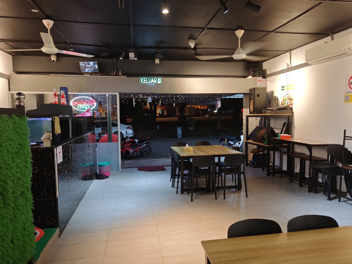 Raj Bhavan Veg. Restaurant - Photo 2