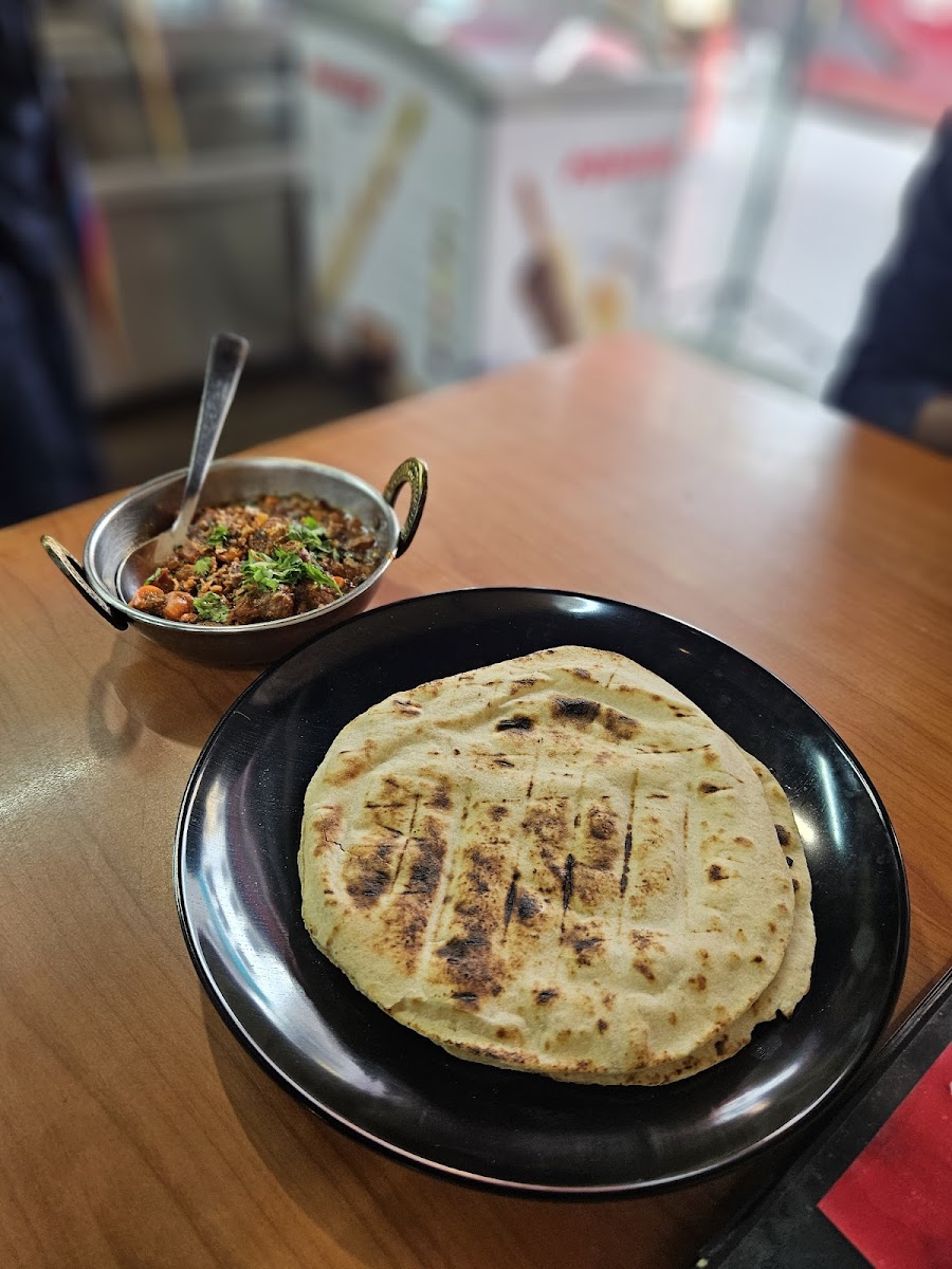 Raj Bhavan Veg. Restaurant - Photo 5