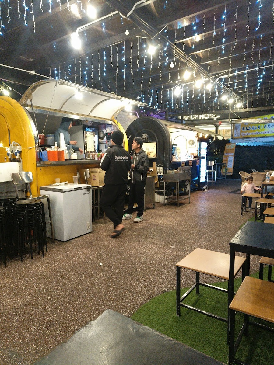 18 Degrees Lepak Corner - Photo 3