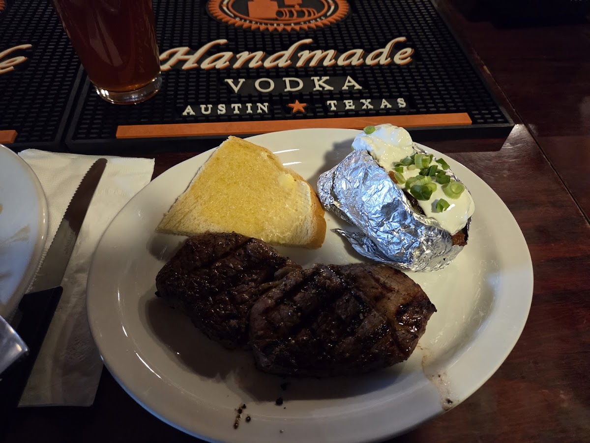Main Street Bar & Grill - Photo 1