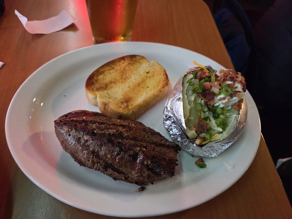 Main Street Bar & Grill - Photo 4