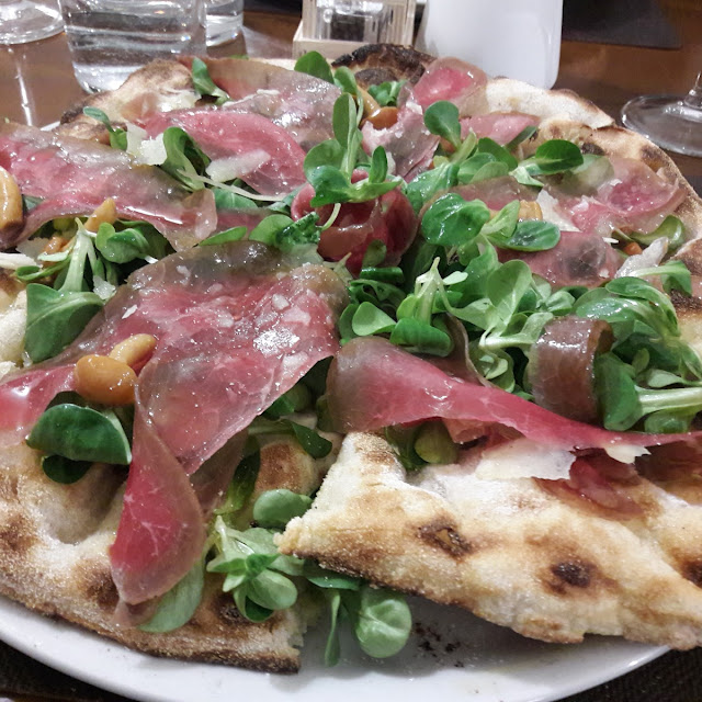 Pizza Con Bresaola Funghi Chiodini Valeriana E Scaglie Di Grana Buonissima Super