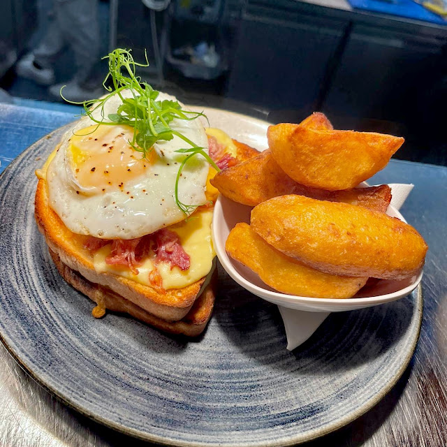 Eggs Benedict