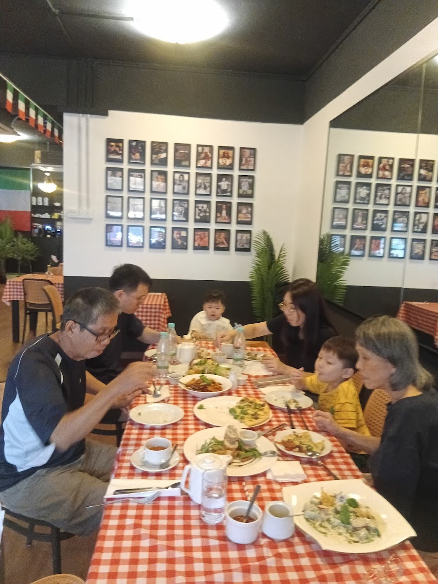 Italiano Ristorante Cafe - Photo 5