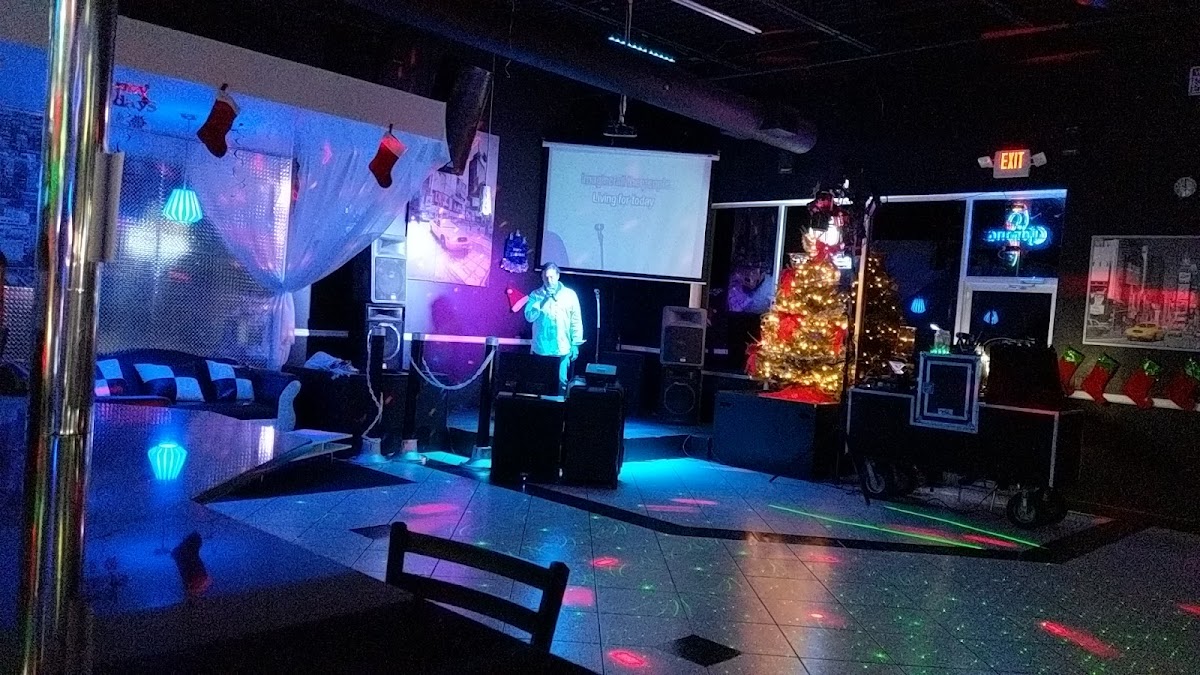 White Room Bar & Lounge - Photo 5