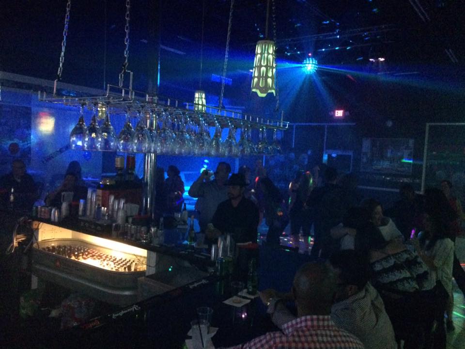 White Room Bar & Lounge - Photo 6