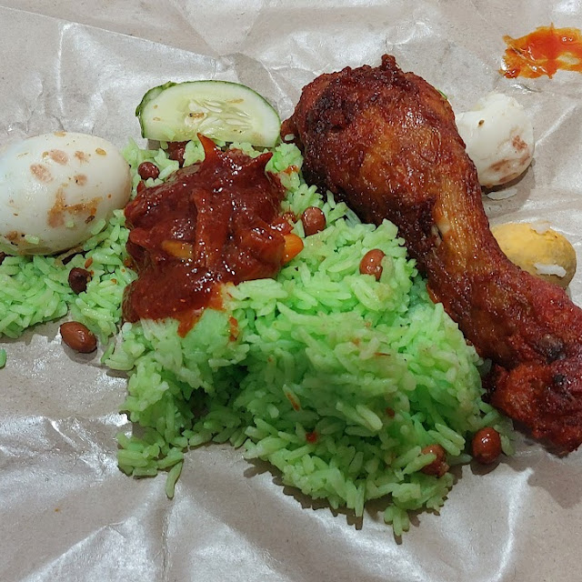 Nasi Lemak Pandan Ayam Goreng