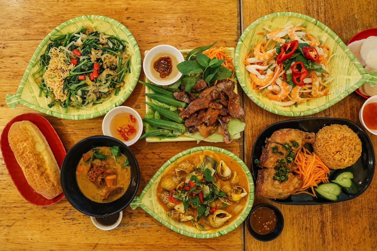 Doi Xanh Quan - Photo 2