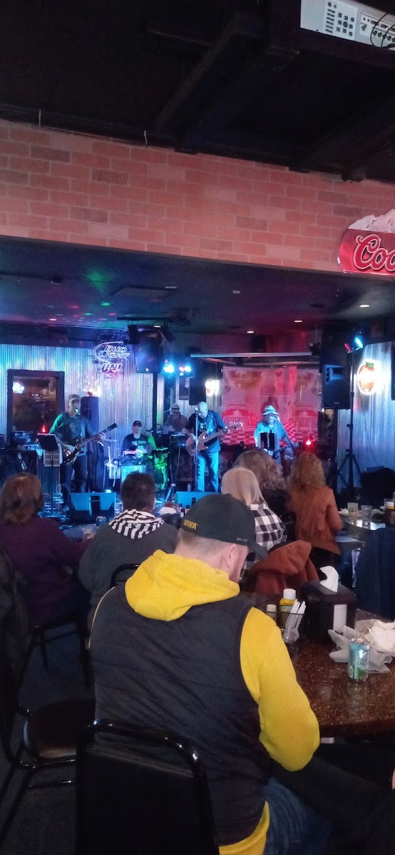 Rumorz Bar & Grill - Photo 8