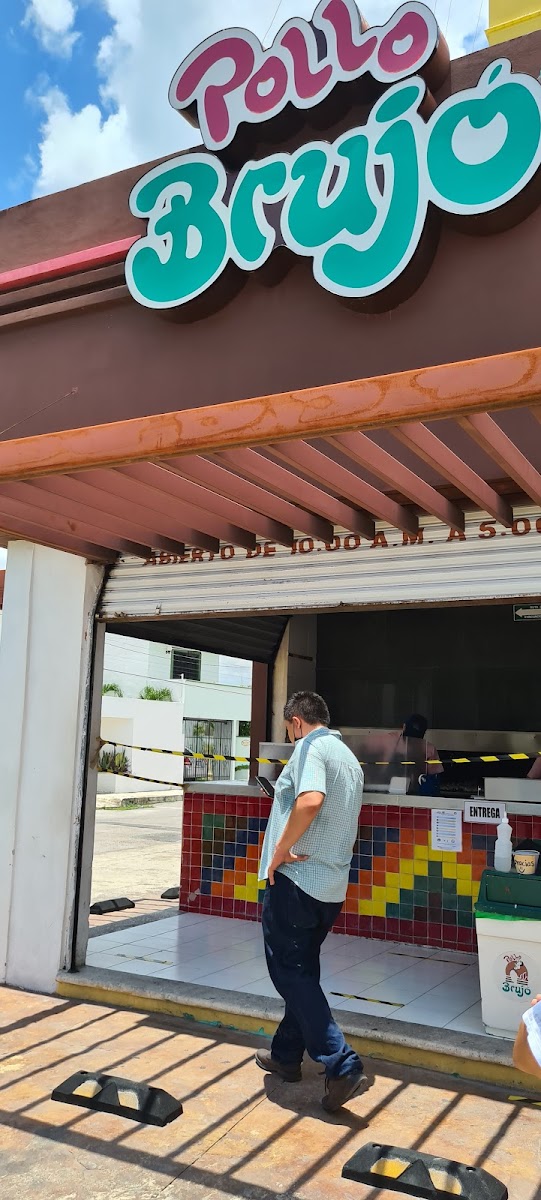 POLLO BRUJO Montejo - Para llevar - Photo 2