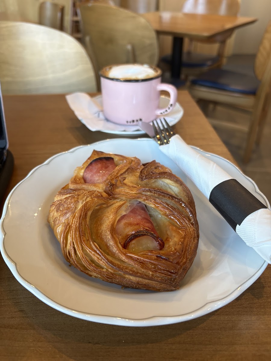 Pearle's Cafe - Photo 3