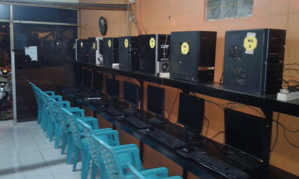 WARNET FAMILY - Photo 1
