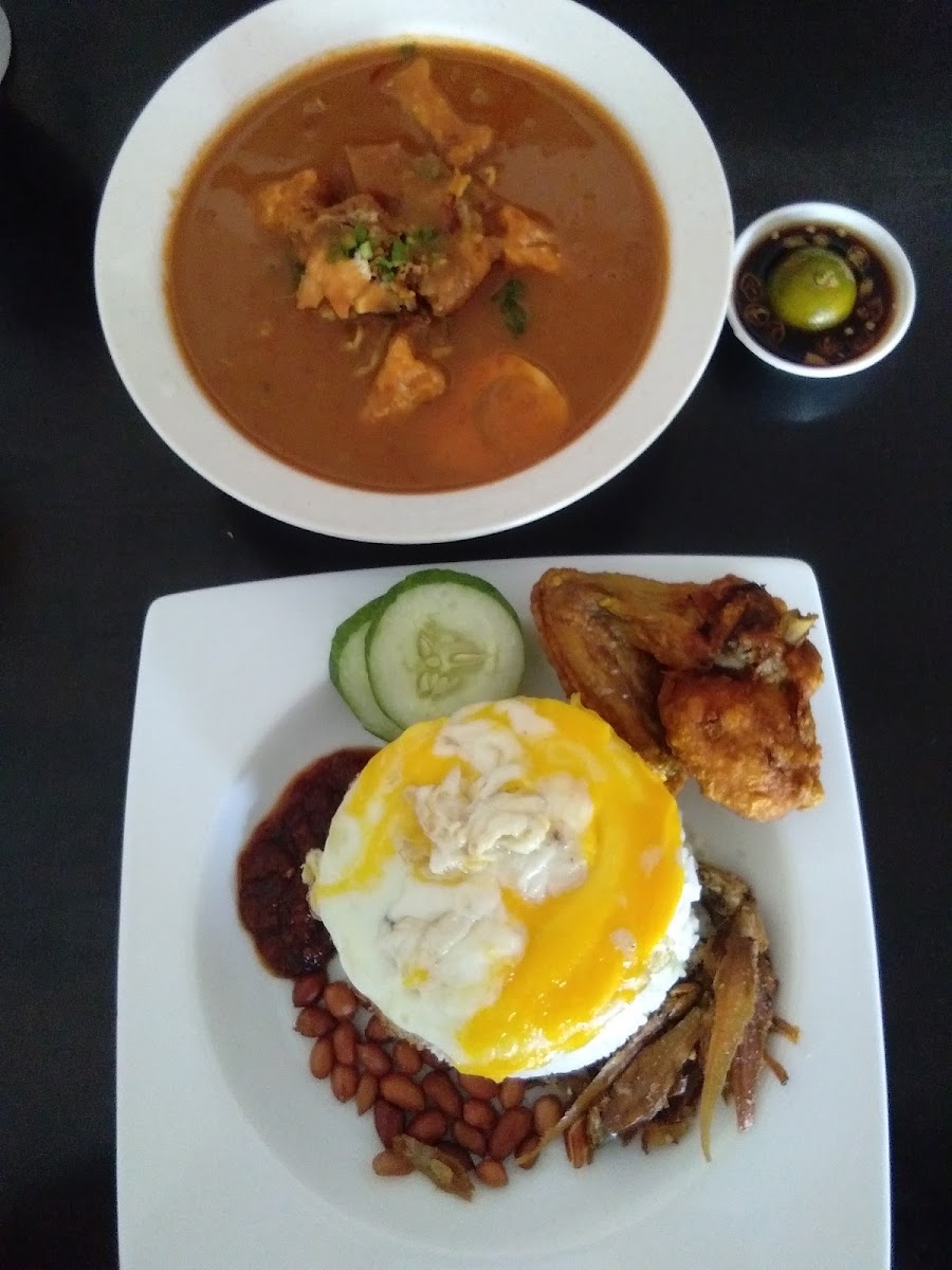 Nurul Cafe - Photo 2
