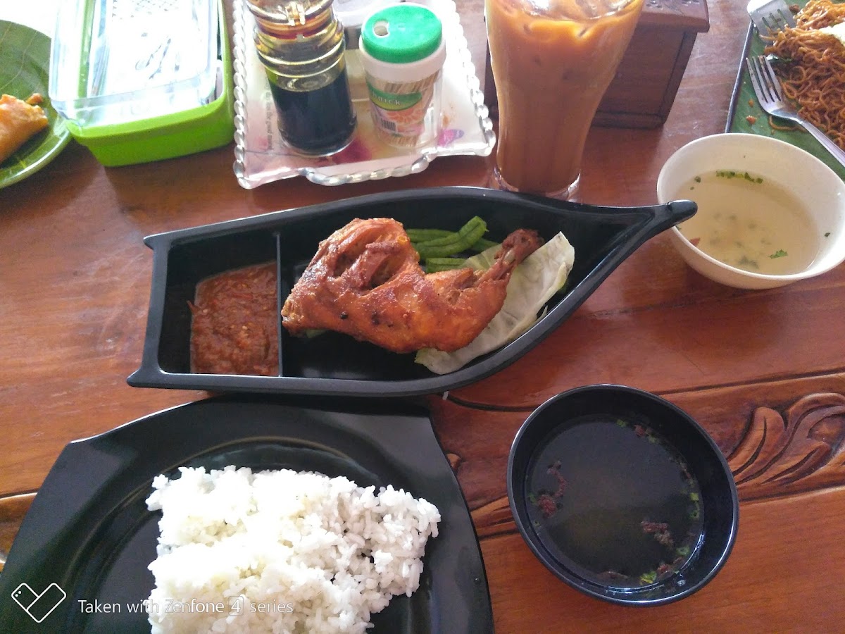 Nurul Cafe - Photo 4