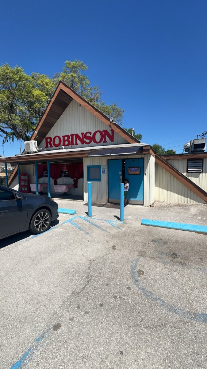 Robinson Family Restaurant - Photo 3