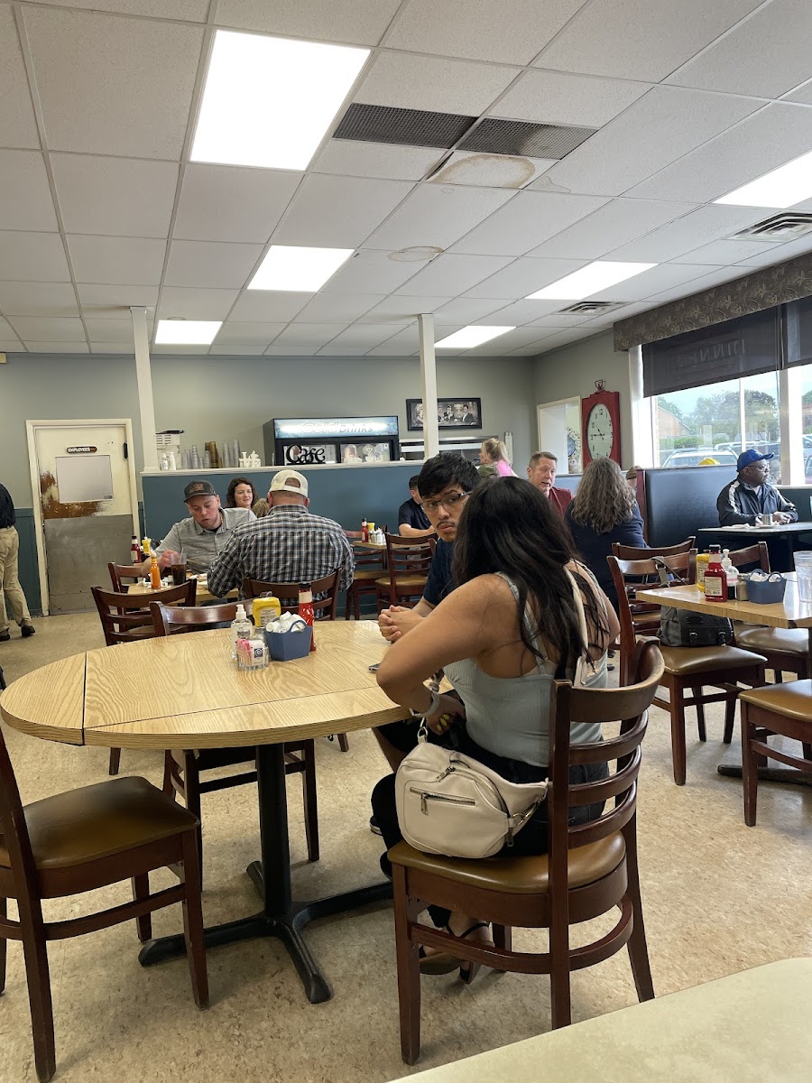 Englewood Cafe - Photo 4