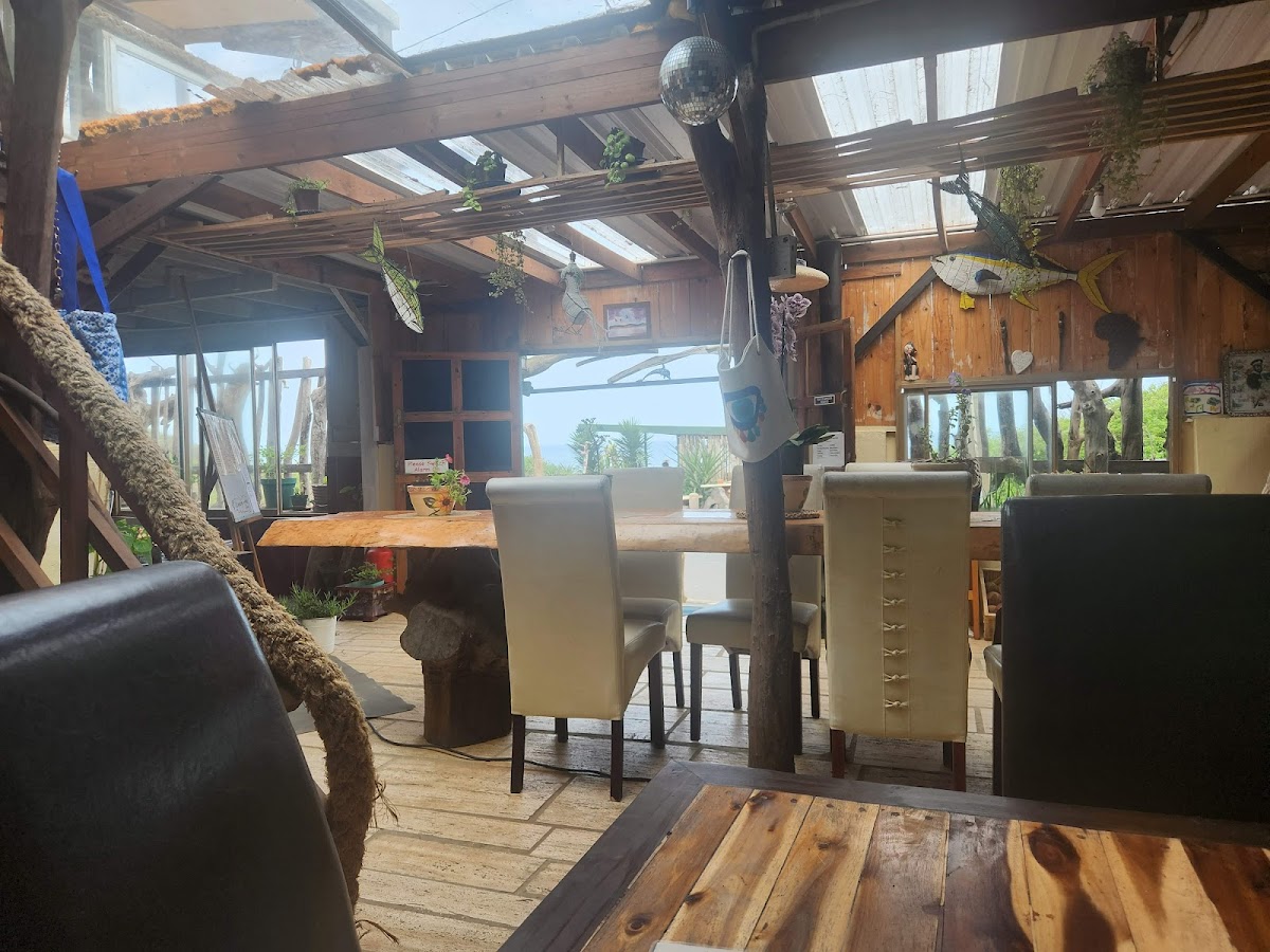 La Mercy Beach Club & Cafe