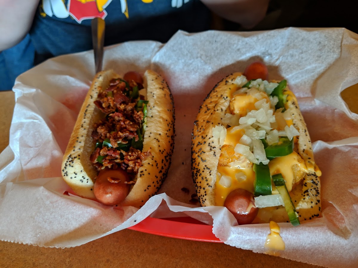 Dirty Frank's Hot Dog Palace - Photo 4