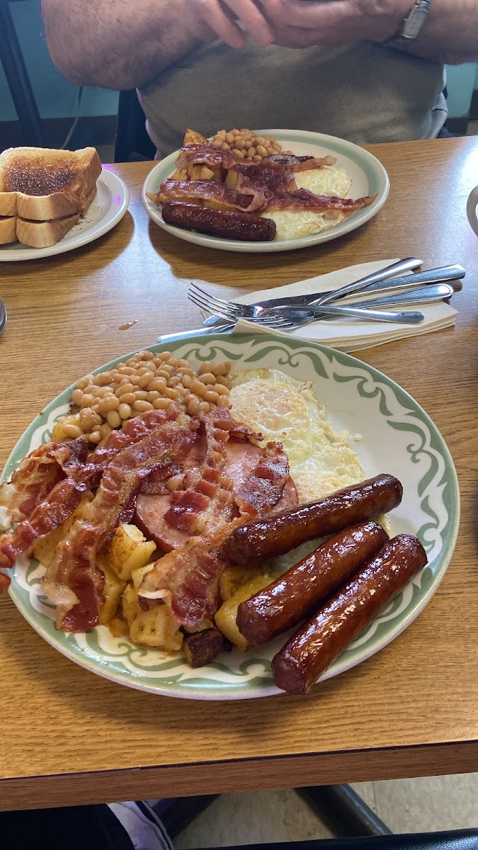 Cozy Corner Diner Inc - Photo 9
