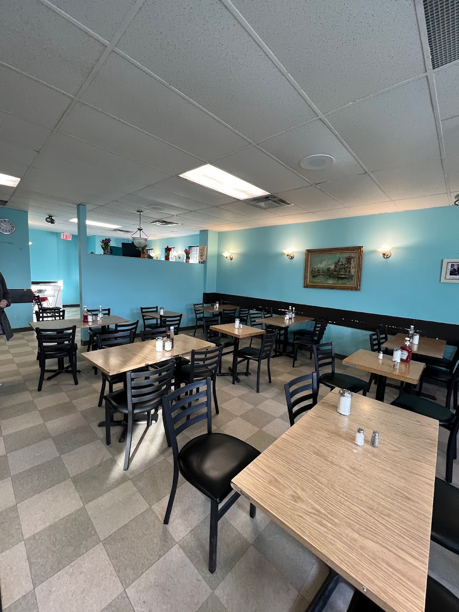 Cozy Corner Diner Inc - Photo 2