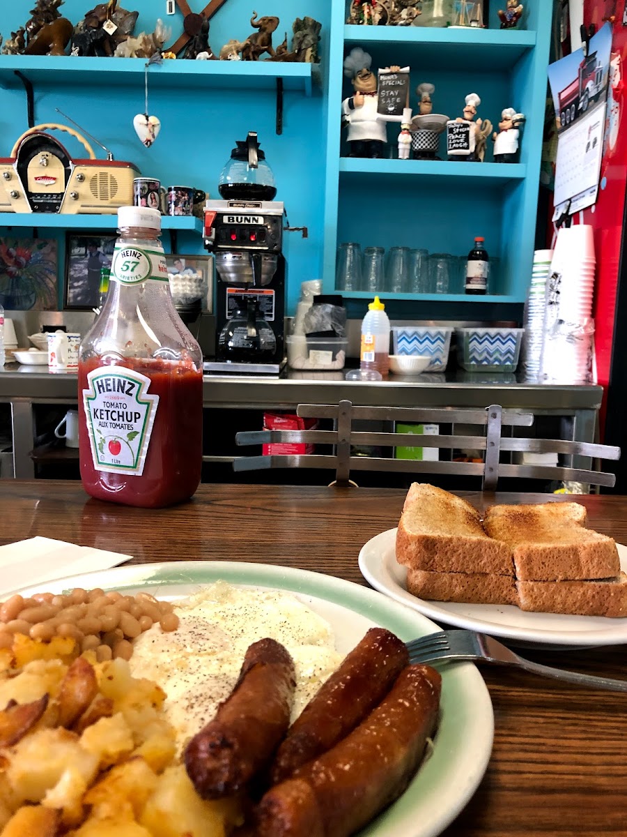 Cozy Corner Diner Inc - Photo 6