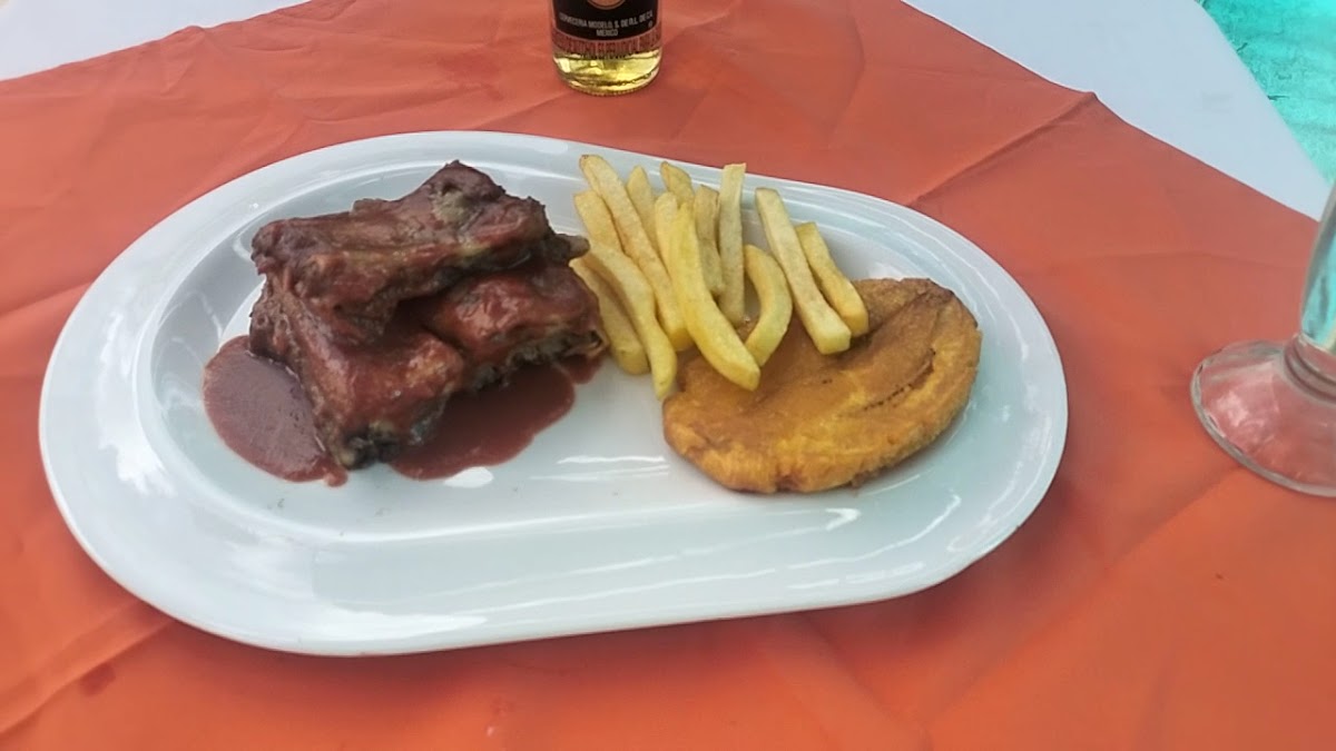 Restaurante Piscina EL BAMBU - Photo 1