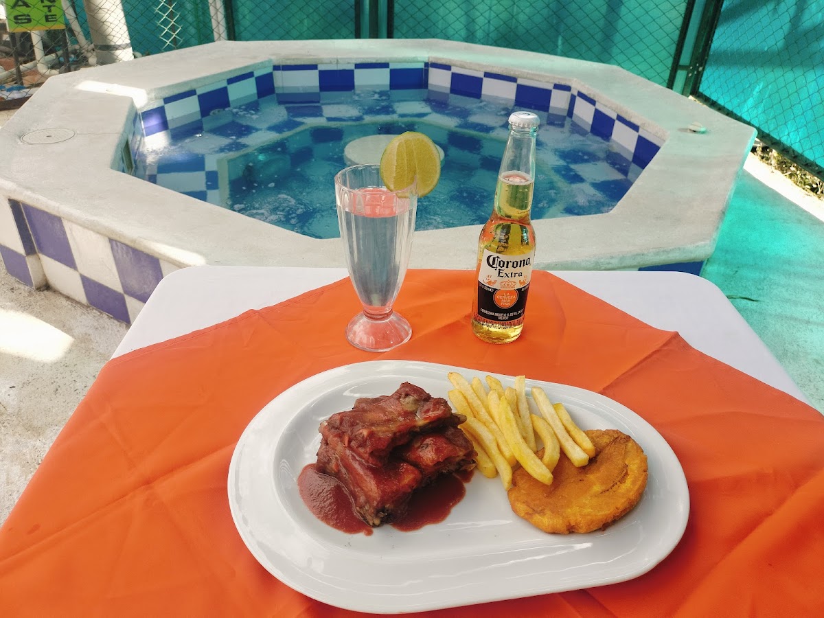 Restaurante Piscina EL BAMBU - Photo 2