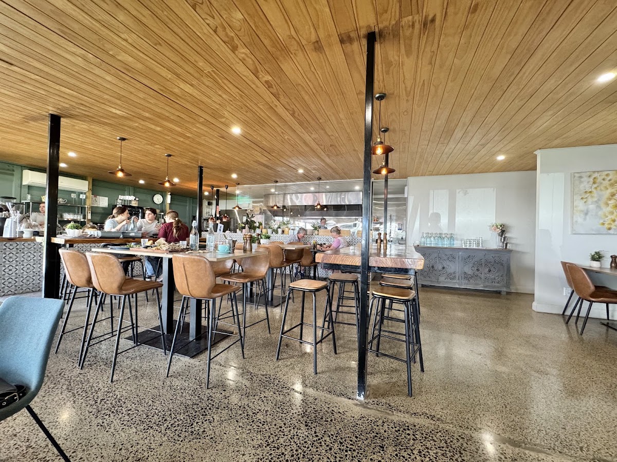Maxx & Daisy's Eatery - Photo 2