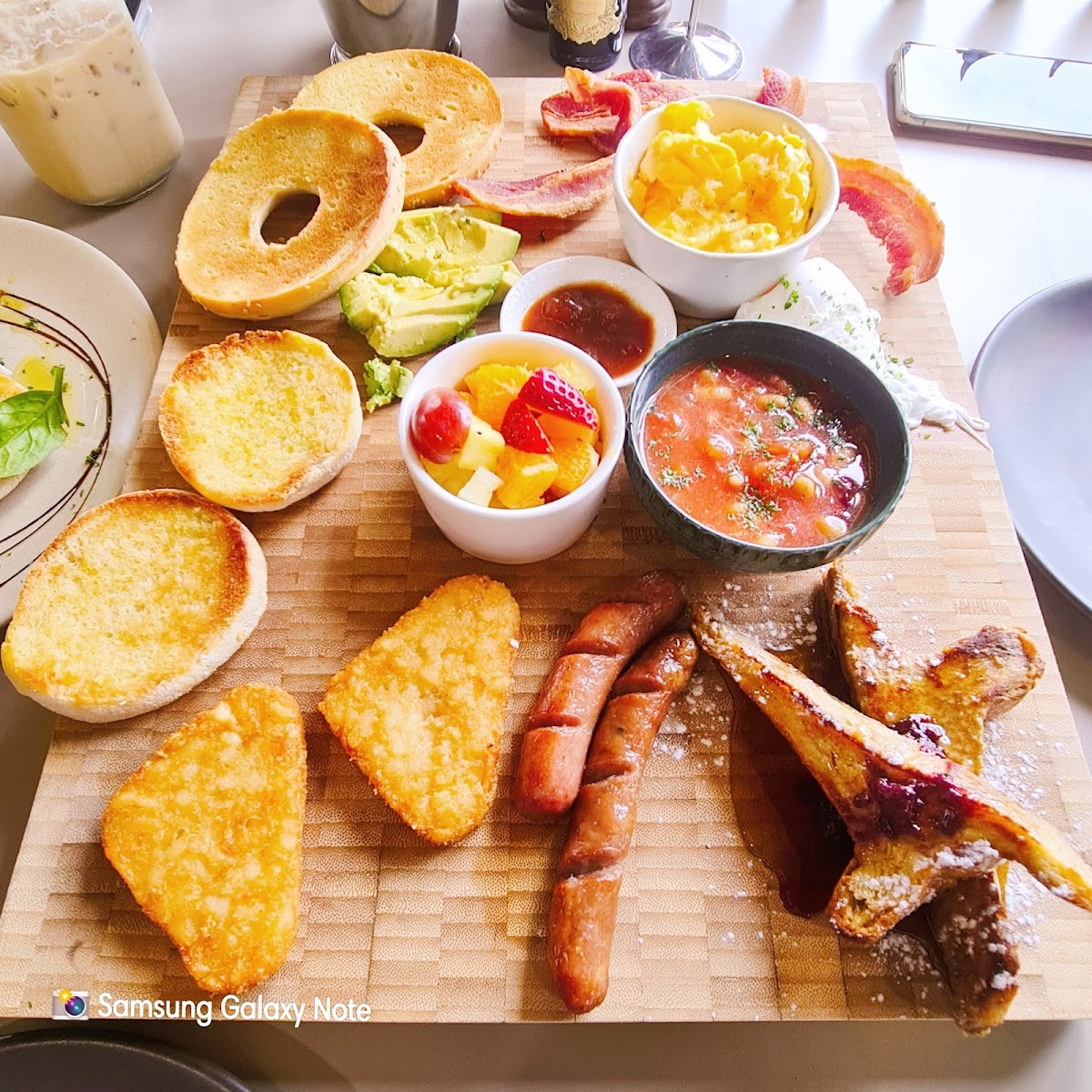 Maxx & Daisy's Eatery - Photo 3