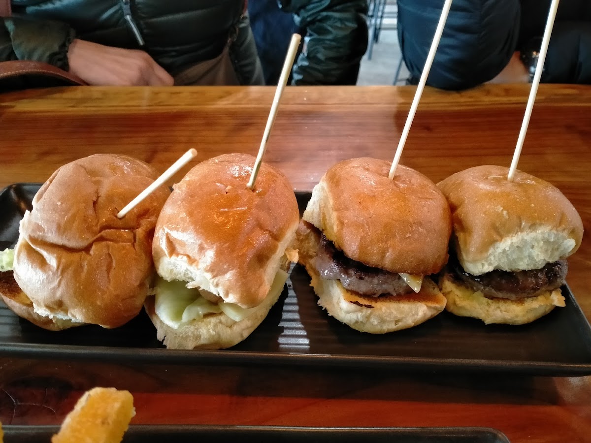 Maxx & Daisy's Eatery - Photo 4