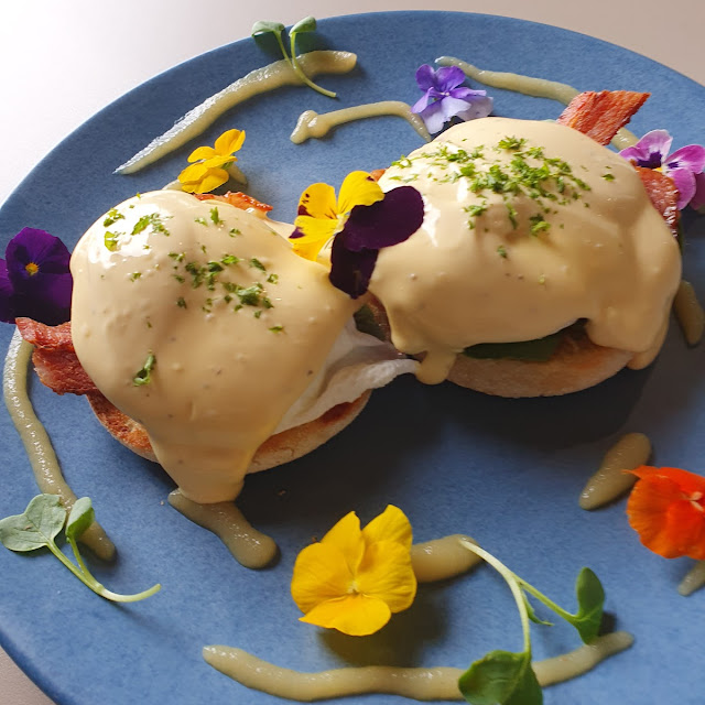 Eggs Benedict