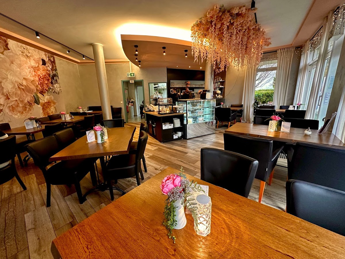 Nadjas Café