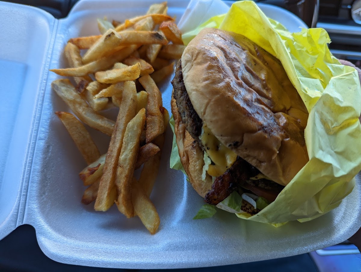 Wimpy’s Famous Burgers - Photo 9