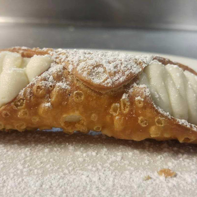 Assorted Cannolis