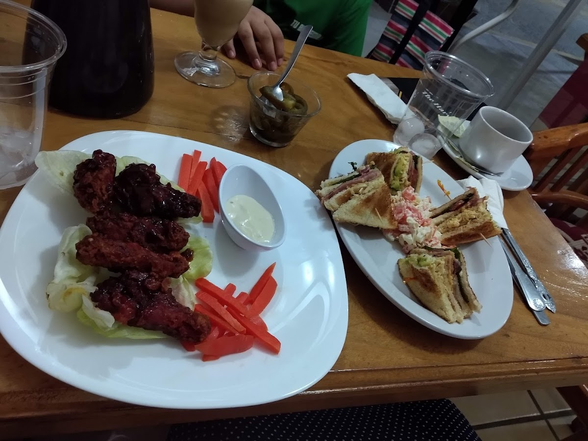 The Harvest Cafe - Photo 7