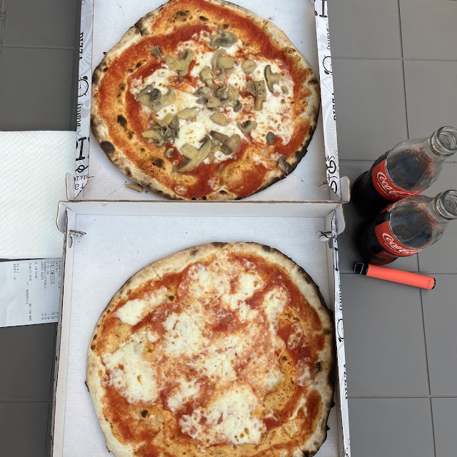 Pizza Z Mozarellą Straciatellą I Pistacjami