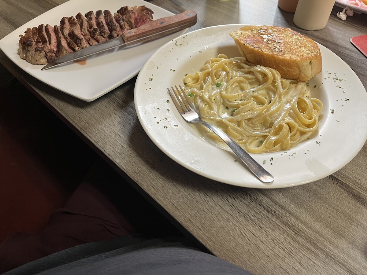 Lazy Lanes Grill - Photo 8