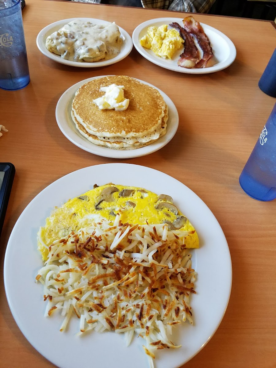 Big Moe's Eatery & Bakery - Photo 9