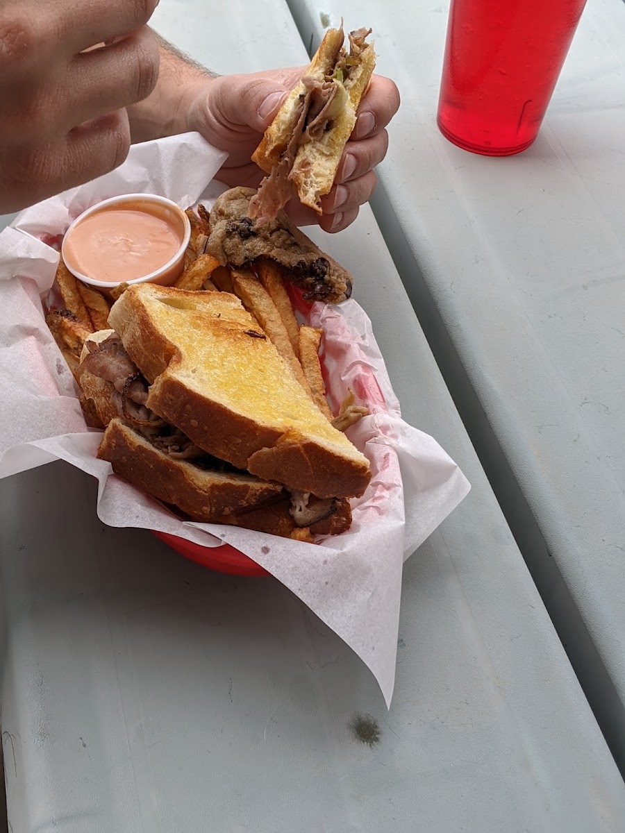 Big Moe's Eatery & Bakery - Photo 6