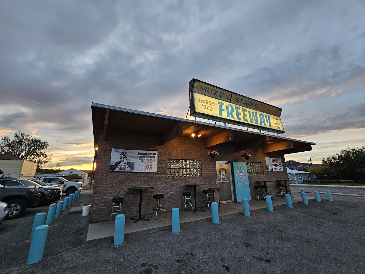 Freeway Tavern - Photo 3
