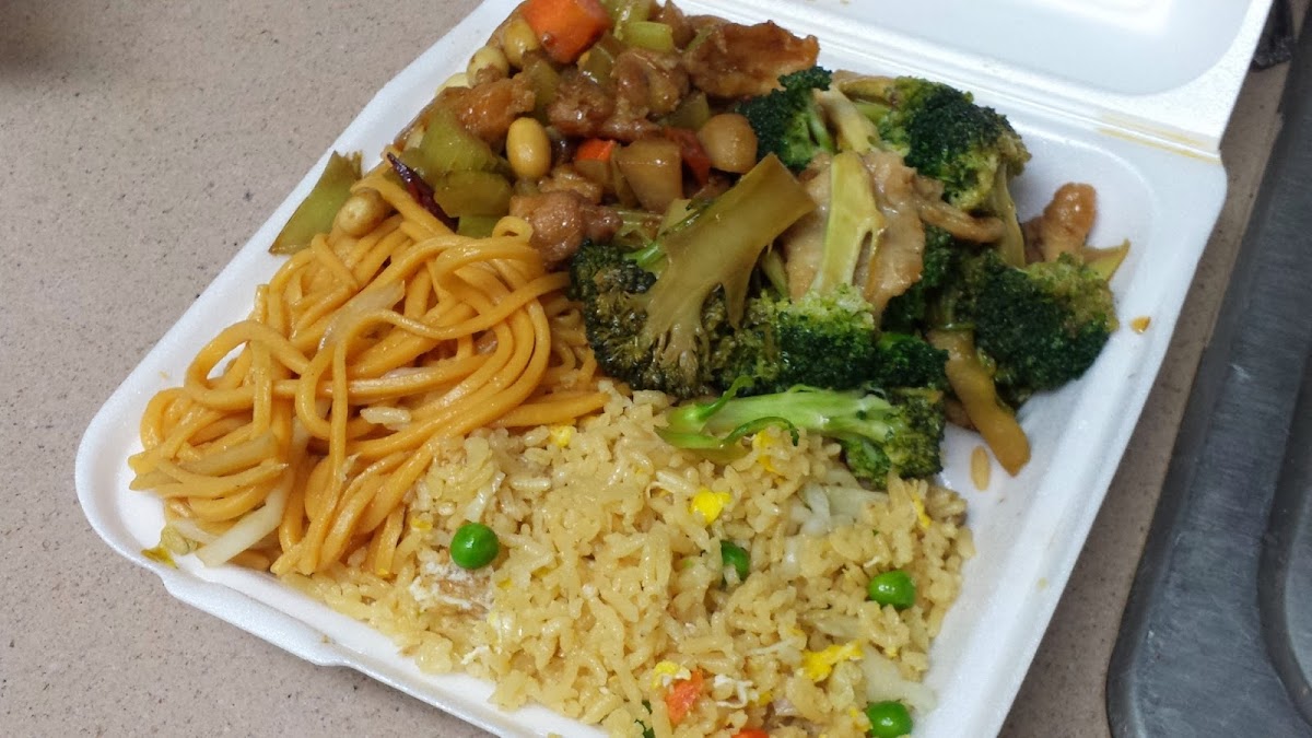 Hot Wok Express - Photo 6