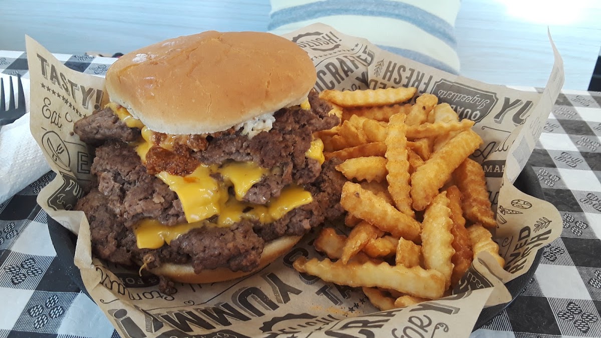 Hollar’s Backstreet Grill - Photo 6
